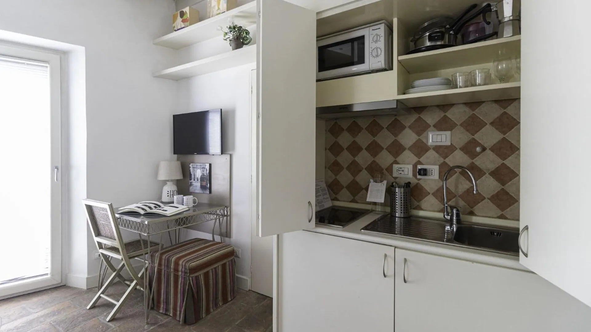 Apartment Milano Navigli Canal View Studio Apt