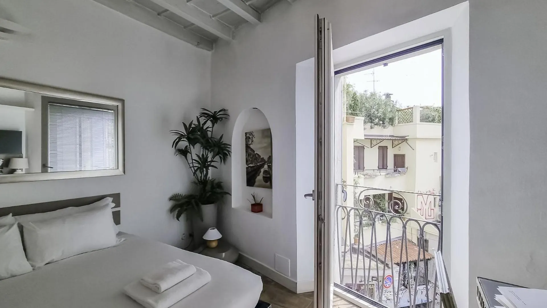 Milano Navigli Canal View Studio Apt 0*, Milan