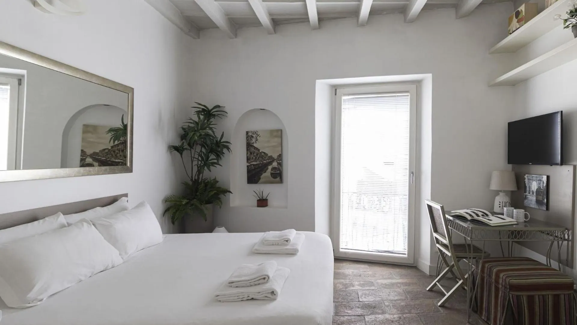 Milano Navigli Canal View Studio Apt
