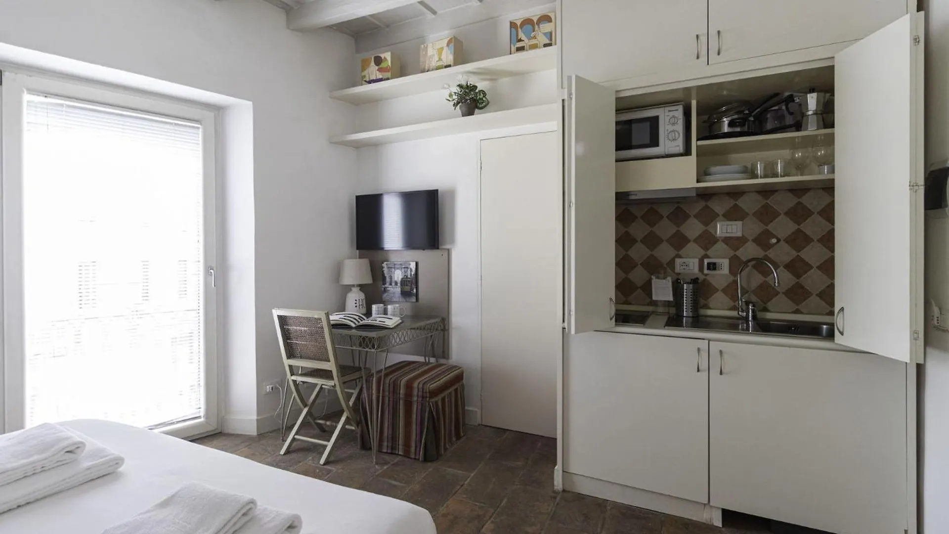 Apartment Milano Navigli Canal View Studio Apt