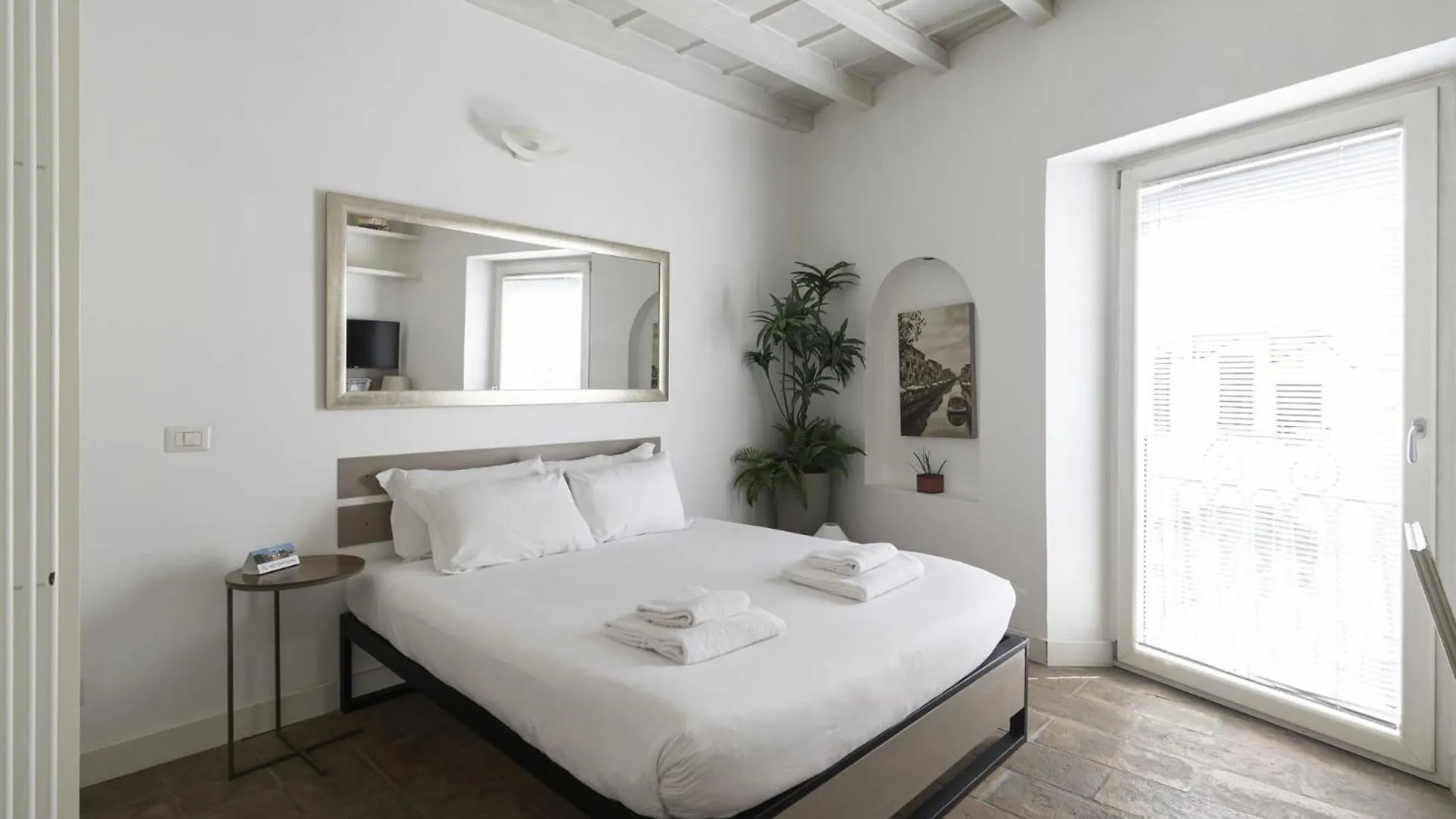 Milano Navigli Canal View Studio Apt
